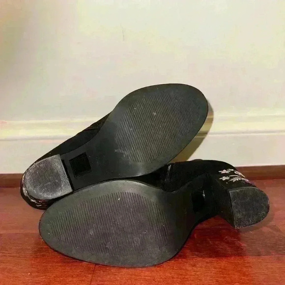 Black suede embroidered ankle booties, EU 40, US 9, French retailer - Picture 6 of 7